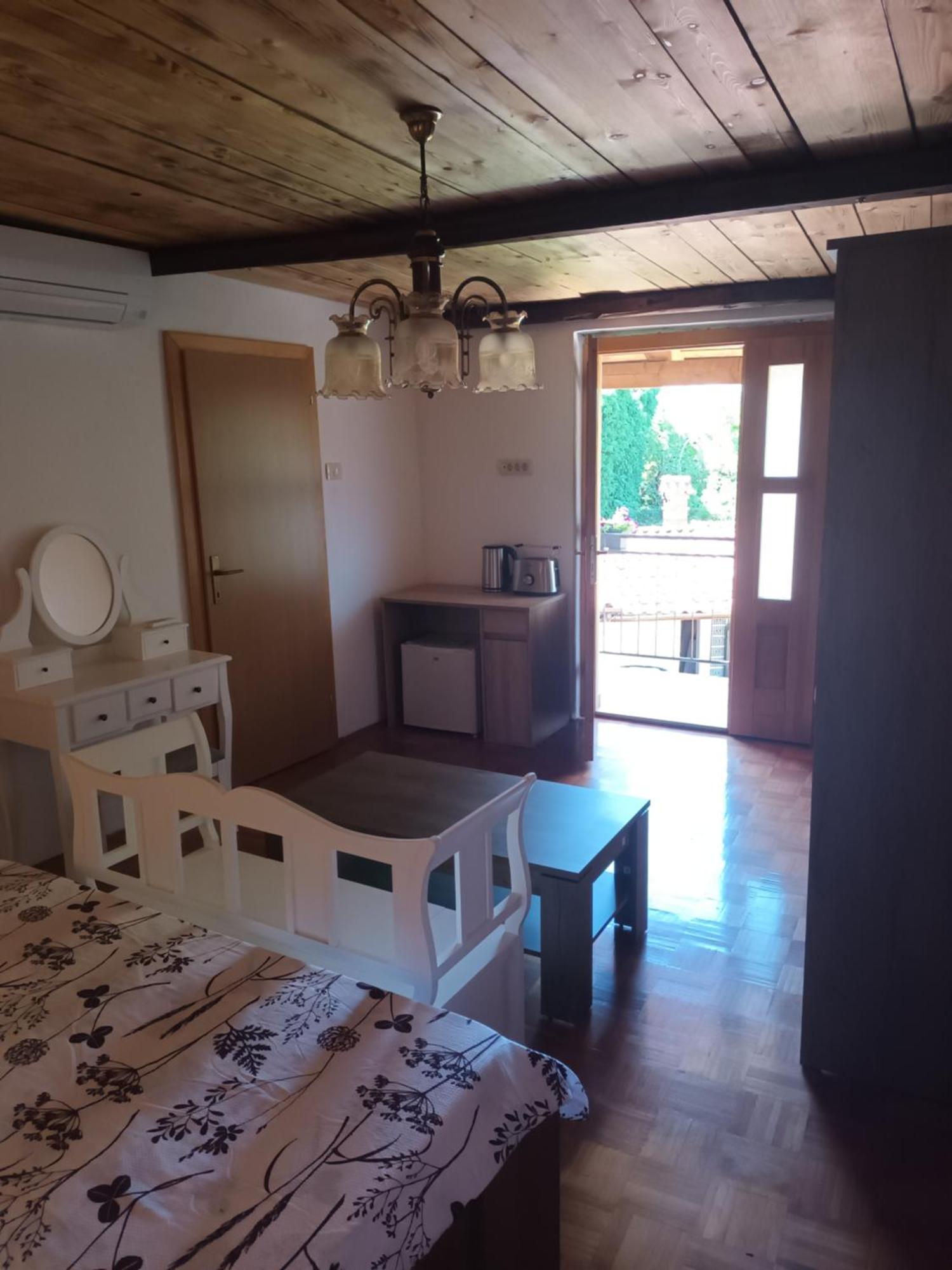 Apartma Brina 3 Sezana ภายนอก รูปภาพ